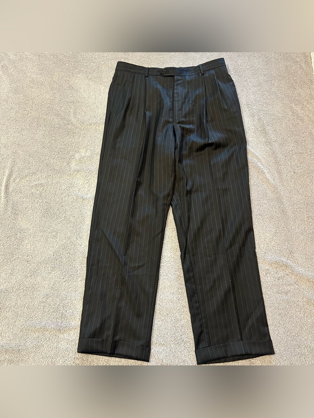 Jos A Bank Men's 36x31 100% Wool Dress Pants Black Pinstripe Pleated Cuffed